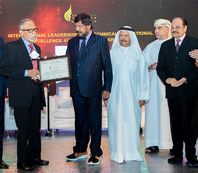 Leadership Award receiving Dr.Shahal Hassan Musaliar from central Minister  Industries at Dubai